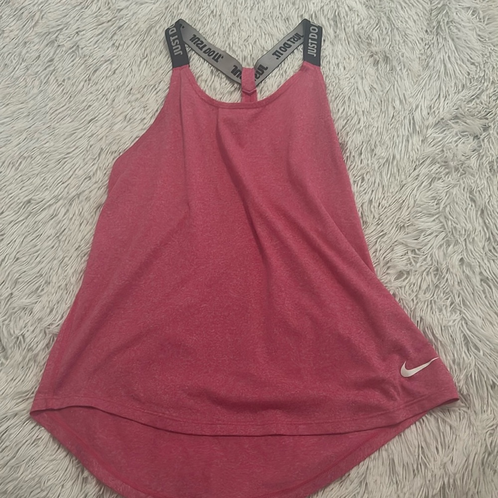 Hot pink nike tank top🎀